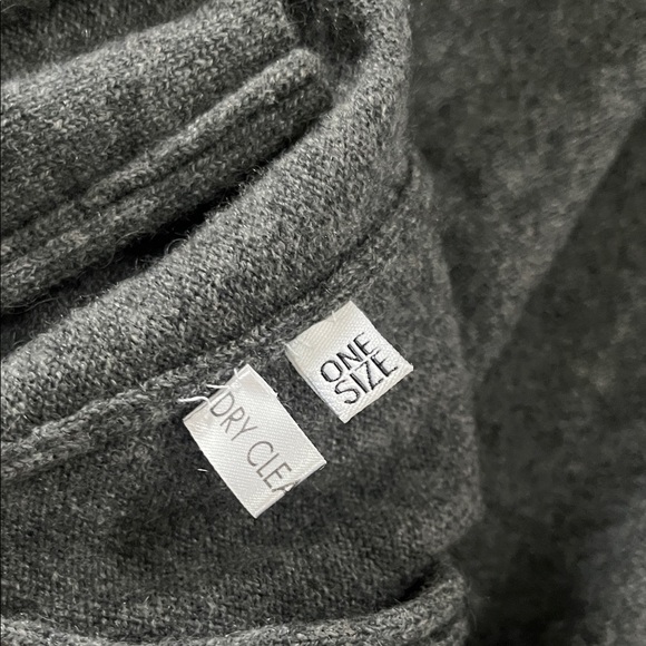 100% Cashmere Gray Tunic Sweater - Picture 6 of 6